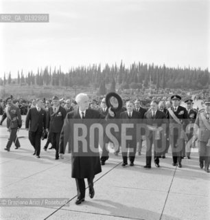 IL PRESIDENTE DELLA REPUBBLICA ITALIANA ANTONIO SEGNI ALLA CERIMONIA DI COMMEMORAZIONE AI CADUTI DELLA I GUERRA MONDIALE - REDIPUGLIA ( GORIZIA ) - 196? - © ARCHIVIO Graziano Arici/Rosebud2  / POLITICA