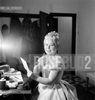 GRAN TEATRO LA FENICE : LA SONNAMBULA WITH THE OPERA SINGER RENATA SCOTTO  -  1961 - © ARCHIVIO Graziano Arici/Rosebud2  / OPERA LIRICA / CANTANTE LIRICO / TRUCCO