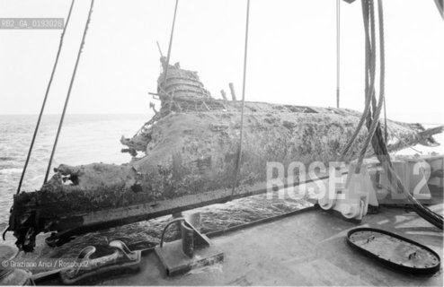 THE RESCUE OF AUSTRIAN SUBMARINE IN GRADO - 196? - © ARCHIVIO Graziano Arici/Rosebud2  / RECUPERO DI UN SOTTOMARINO AUSTRIACO A GRADO