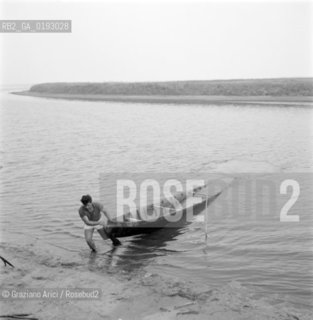 ARCHAEOLOGICAL SITE OF SPINA - 196? - © ARCHIVIO Graziano Arici/Rosebud2  / ARCHEOLOGIA / SITO DI SPINA / PESCA / BARENA