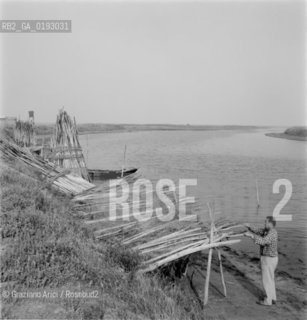 ARCHAEOLOGICAL SITE OF SPINA - 196? - © ARCHIVIO Graziano Arici/Rosebud2  / ARCHEOLOGIA / SITO DI SPINA / PESCA / BARENA