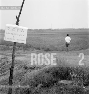 ARCHAEOLOGICAL SITE OF SPINA - 196? - © ARCHIVIO Graziano Arici/Rosebud2  / ARCHEOLOGIA / SITO DI SPINA / PESCA / BARENA