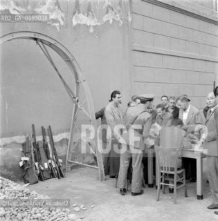 ALTO ADIGE (SUDTIROL ) QUESTION - BOLZANO - 195? - © ARCHIVIO Graziano Arici/Rosebud2  / PROBLEMA ALTOATESINO / CONSEGNA DI ARMI