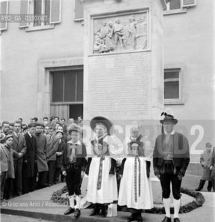ALTO ADIGE (SUDTIROL ) QUESTION: MANIFESTAZIONI ANTI-ITALIANE  - BOLZANO - 195? - © ARCHIVIO Graziano Arici/Rosebud2  / PROBLEMA ALTOATESINO / DIMOSTRAZIONI / SCONTRI / SCHUTZEN