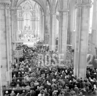ALTO ADIGE (SUDTIROL ) QUESTION: MANIFESTAZIONI ANTI-ITALIANE  - BOLZANO - 195? - © ARCHIVIO Graziano Arici/Rosebud2  / PROBLEMA ALTOATESINO / DIMOSTRAZIONI / SCONTRI / CHIESA