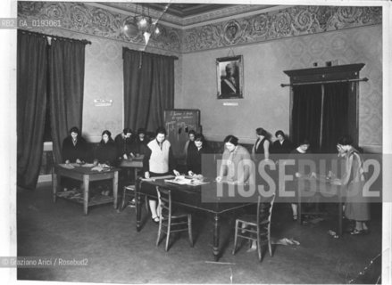 MANIFATTURA TABACCHI , SARTORIA - 1930 - © ARCHIVIO Graziano Arici/Rosebud2  / SARTA / LAVORO