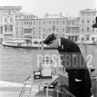 THE ELECTROMATIC SPEEDOMETER IN GRAND CANAL (VENICE) - 196? © ARCHIVIO Graziano Arici/Rosebud2  / AUTOVELOX / TACHIMETRO