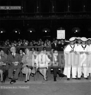 THE TOMBOLA GAME IN ST.MARKSS SQUARE - VENICE - 196? © ARCHIVIO Graziano Arici/Rosebud2  / GIOCO DELLA TOMBOLA IN PIAZZA S.MARCO