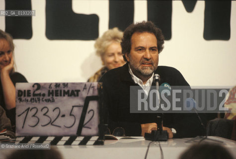 Nome:.HEIMAT 2 - CRONACA DI UNA GIOVINEZZA (DIE ZWEITE HEIMAT - CRONIK EINER JUGEND).Descrizione:.MOVIE PICTURE / DRAMMATICO - dir. EDGAR REITZ / CONFERENZA STAMPA.Credit:.Graziano Arici/Rosebud2 Costo:.A.Nazione:.GERMANIA.Cittˆ:.MONACO.Data:.1992