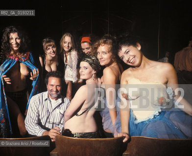 Nome:.HEIMAT 2 - CRONACA DI UNA GIOVINEZZA (DIE ZWEITE HEIMAT - CRONIK EINER JUGEND).Descrizione:.MOVIE PICTURE / DRAMMATICO - dir. EDGAR REITZ / SCENA AMBIENTATA NEL TEATRO MELKWEG DI {AMSTERDAM} / NOEMI STEUER, KAROLIN FINK, FRANZISKA TRAUB ....Credit:.Graziano Arici/Rosebud2 Costo:.A.Nazione:.GERMANIA.Cittˆ:.MONACO.Data:.1992