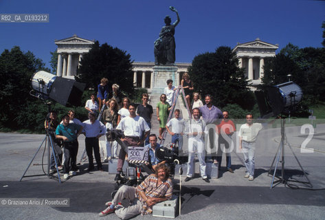 Nome:.HEIMAT 2 - CRONACA DI UNA GIOVINEZZA (DIE ZWEITE HEIMAT - CRONIK EINER JUGEND).Descrizione:.MOVIE PICTURE / DRAMMATICO - dir. EDGAR REITZ / LA TROUPE.Credit:.Graziano Arici/Rosebud2 Costo:.A.Nazione:.GERMANIA.Cittˆ:.MONACO.Data:.1992