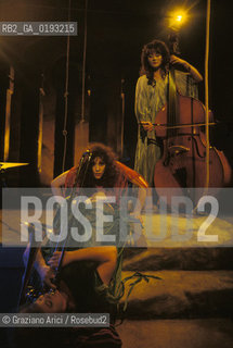 : Nome:.HEIMAT 2 - CRONACA DI UNA GIOVINEZZA (DIE ZWEITE HEIMAT - CRONIK EINER JUGEND).Descrizione:.MOVIE PICTURE / DRAMMATICO - dir. EDGAR REITZ / LATTRICE SALOME KAMMER.Credit:.Graziano Arici/Rosebud2 Costo:.A.Nazione:.GERMANIA.Cittˆ:.MONACO.Data:.1992