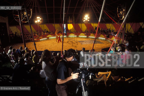 Nome:.HEIMAT 2 - CRONACA DI UNA GIOVINEZZA (DIE ZWEITE HEIMAT - CRONIK EINER JUGEND).Descrizione:.MOVIE PICTURE / DRAMMATICO - dir. EDGAR REITZ / CIRCO {SULLA RIVA DEL RENO}.Credit:.Graziano Arici/Rosebud2 Costo:.A.Nazione:.GERMANIA.Cittˆ:.BACHARACH.Data:.1992