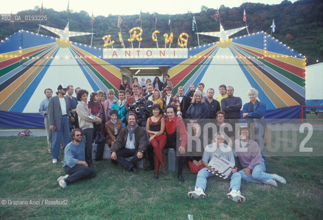 Nome:.HEIMAT 2 - CRONACA DI UNA GIOVINEZZA (DIE ZWEITE HEIMAT - CRONIK EINER JUGEND).Descrizione:.MOVIE PICTURE / DRAMMATICO - dir. EDGAR REITZ / LA TROUPE E IL CAST DEL FILM SUL SET {SULLA RIVA DEL RENO}.Credit:.Graziano Arici/Rosebud2 Costo:.A.Nazione:.GERMANIA.Cittˆ:.BACHARACH.Data:.1992