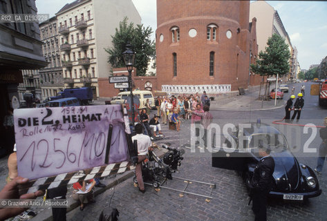 Nome:.HEIMAT 2 - CRONACA DI UNA GIOVINEZZA (DIE ZWEITE HEIMAT - CRONIK EINER JUGEND).Descrizione:.MOVIE PICTURE / DRAMMATICO - dir. EDGAR REITZ / CIAK.Credit:.Graziano Arici/Rosebud2 Costo:.A.Nazione:.GERMANIA.Cittˆ:.BERLINO.Data:.1992