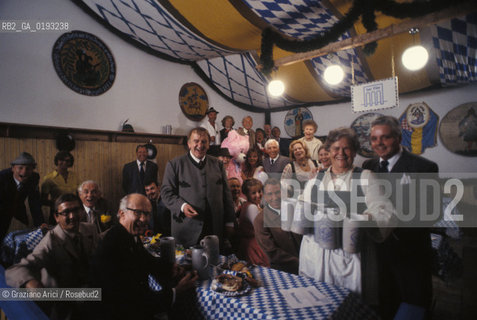 Nome:.HEIMAT 2 - CRONACA DI UNA GIOVINEZZA (DIE ZWEITE HEIMAT - CRONIK EINER JUGEND).Descrizione:.MOVIE PICTURE / DRAMMATICO - dir. EDGAR REITZ.Credit:.Graziano Arici/Rosebud2 Costo:.A.Nazione:.GERMANIA.Cittˆ:.MONACO.Data:.1992