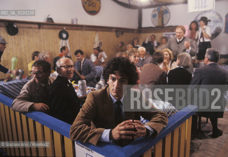 Nome:.HEIMAT 2 - CRONACA DI UNA GIOVINEZZA (DIE ZWEITE HEIMAT - CRONIK EINER JUGEND).Descrizione:.MOVIE PICTURE / DRAMMATICO - dir. EDGAR REITZ / HENRY ARNOLD.Credit:.Graziano Arici/Rosebud2 Costo:.A.Nazione:.GERMANIA.Cittˆ:.MONACO.Data:.1992