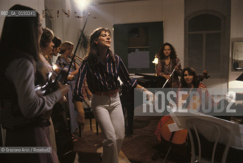 Nome:.HEIMAT 2 - CRONACA DI UNA GIOVINEZZA (DIE ZWEITE HEIMAT - CRONIK EINER JUGEND).Descrizione:.MOVIE PICTURE / DRAMMATICO - dir. EDGAR REITZ / SALOME KAMMER / BALLA.Credit:.Graziano Arici/Rosebud2 Costo:.A.Nazione:.GERMANIA.Cittˆ:.MONACO.Data:.1992