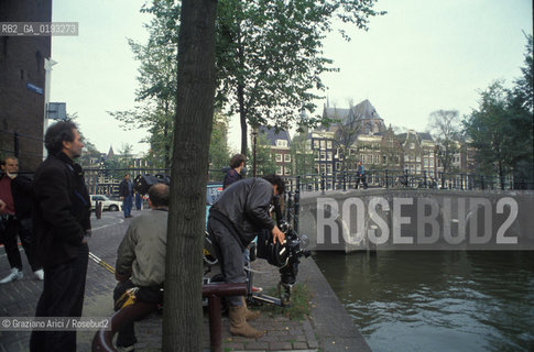 Nome:.HEIMAT 2 - CRONACA DI UNA GIOVINEZZA (DIE ZWEITE HEIMAT - CRONIK EINER JUGEND).Descrizione:.MOVIE PICTURE / DRAMMATICO - dir. EDGAR REITZ / LA TROUPE SUL SET.Credit:.Graziano Arici/Rosebud2 Costo:.A.Nazione:.GERMANIA.Cittˆ:.AMSTERDAM.Data:.1992