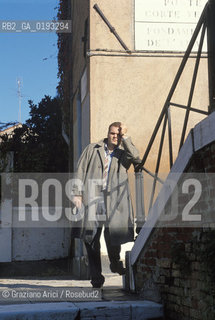 Nome:.HEIMAT 2 - CRONACA DI UNA GIOVINEZZA (DIE ZWEITE HEIMAT - CRONIK EINER JUGEND).Descrizione:.MOVIE PICTURE / DRAMMATICO - dir. EDGAR REITZ / LAZLO I. KISH .Credit:.Graziano Arici/Rosebud2 Costo:.A.Nazione:.GERMANIA.Cittˆ:.VENEZIA.Data:.1992