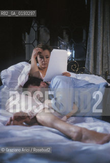 Nome:.HEIMAT 2 - CRONACA DI UNA GIOVINEZZA (DIE ZWEITE HEIMAT - CRONIK EINER JUGEND).Descrizione:.MOVIE PICTURE / DRAMMATICO - dir. EDGAR REITZ / SUSANNE LOTHAR E LASZLO I. KISH A LETTO.Credit:.Graziano Arici/Rosebud2 Costo:.A.Nazione:.GERMANIA.Cittˆ:.VENEZIA.Data:.1992