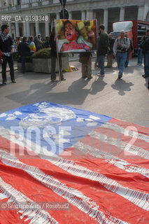 VICENZA 29/03/03 MANIFESTAZIONE DEI DISOBBEDIENTI E DEI PACIFISTI CONTRO LA GUERRA DAVANTI ALLA CASERMA EDERLE ©Graziano Arici/Rosebud2