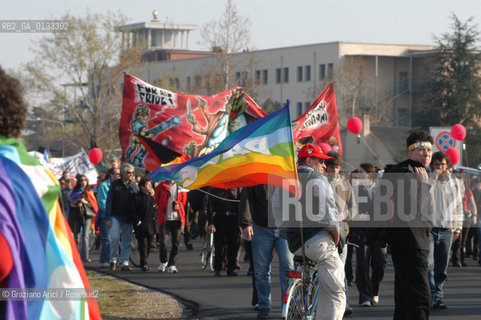 AVIANO 05/04/03 MANIFESTAZIONE NAZIONALE DEL MOVIMENTO ANARCHICO ALLA BASE AMERICANA DI AVIANO CONTRO LA GUERRA ©Graziano Arici/Rosebud2