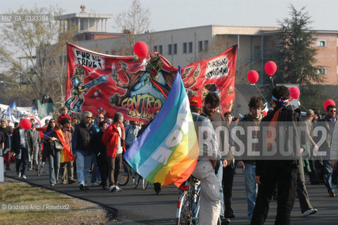 AVIANO 05/04/03 MANIFESTAZIONE NAZIONALE DEL MOVIMENTO ANARCHICO ALLA BASE AMERICANA DI AVIANO CONTRO LA GUERRA ©Graziano Arici/Rosebud2