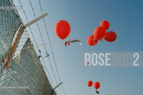 AVIANO 05/04/03 MANIFESTAZIONE NAZIONALE DEL MOVIMENTO ANARCHICO ALLA BASE AMERICANA DI AVIANO CONTRO LA GUERRA ©Graziano Arici/Rosebud2