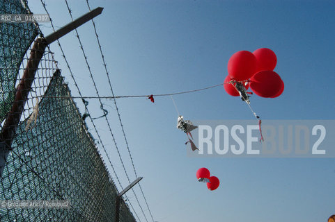 AVIANO 05/04/03 MANIFESTAZIONE NAZIONALE DEL MOVIMENTO ANARCHICO ALLA BASE AMERICANA DI AVIANO CONTRO LA GUERRA ©Graziano Arici/Rosebud2