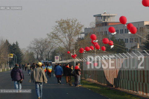 AVIANO 05/04/03 MANIFESTAZIONE NAZIONALE DEL MOVIMENTO ANARCHICO ALLA BASE AMERICANA DI AVIANO CONTRO LA GUERRA ©Graziano Arici/Rosebud2