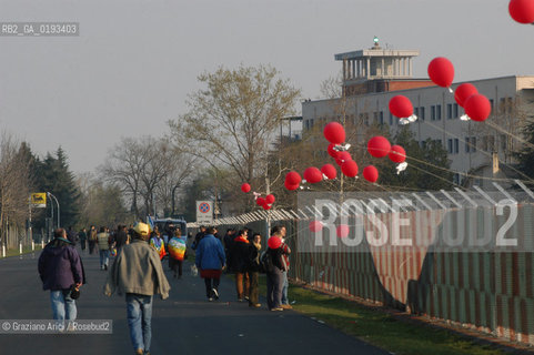 AVIANO 05/04/03 MANIFESTAZIONE NAZIONALE DEL MOVIMENTO ANARCHICO ALLA BASE AMERICANA DI AVIANO CONTRO LA GUERRA ©Graziano Arici/Rosebud2