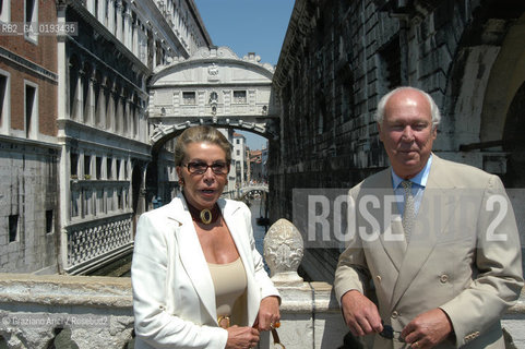 VENEZIA 24/05/03 - IL PRINCIPE VITTORIO EMANUELE DI SAVOIA E LA MOGLIE MARINA DORIA IN VISITA A VENEZIA ©Graziano Arici/Rosebud2 / NOBILTA