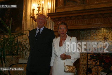 VENEZIA 24/05/03 - IL PRINCIPE VITTORIO EMANUELE DI SAVOIA E LA MOGLIE MARINA DORIA IN VISITA A VENEZIA ©Graziano Arici/Rosebud2 / NOBILTA