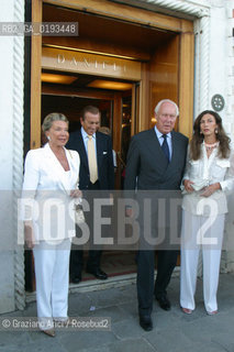 VENEZIA 24/05/03 - IL PRINCIPE VITTORIO EMANUELE DI SAVOIA E LA MOGLIE MARINA DORIA IN VISITA A VENEZIA CON LIMPRENDITORE FRANCESCO CALTAGIRONE E LA FIGLIA RITA ©Graziano Arici/Rosebud2 / NOBILTA