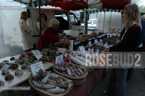 ( FRANCIA  )  PROVENCE-ALPES-COTE DAZUR ARLES : MERCATO DEL SABATO © 1999 Graziano Arici/Rosebud2 / GEO GASTRONOMIA