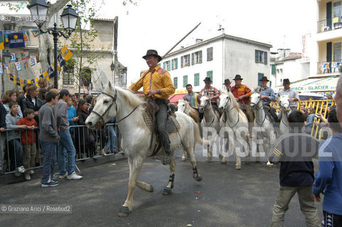 ( FRANCIA  )  PROVENCE-ALPES-COTE DAZUR ARLES : FERIA DI PASQUA SPETTACOLO FOLKLORISTICO ABRIVADO © 1999 Graziano Arici/Rosebud2 / GEO COSTUME CAVALLO GUARDIANS