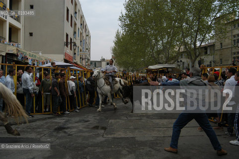 ( FRANCIA  )  PROVENCE-ALPES-COTE DAZUR ARLES : FERIA DI PASQUA SPETTACOLO FOLKLORISTICO ABRIVADO © 1999 Graziano Arici/Rosebud2 / GEO COSTUME CAVALLO GUARDIANS