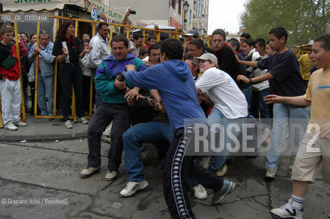 ( FRANCIA  )  PROVENCE-ALPES-COTE DAZUR ARLES : FERIA DI PASQUA SPETTACOLO FOLKLORISTICO ABRIVADO © 1999 Graziano Arici/Rosebud2 / GEO COSTUME CAVALLO GUARDIANS