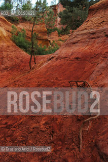 ( FRANCIA  )  PROVENCE-ALPES-COTE DAZUR ROUSSILLON  : CAVA DI OCRA © 1999 Graziano Arici/Rosebud2 / GEO ROSSO