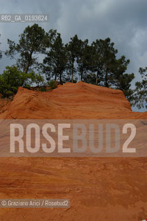 ( FRANCIA  )  PROVENCE-ALPES-COTE DAZUR ROUSSILLON  : CAVA DI OCRA © 1999 Graziano Arici/Rosebud2 / GEO ROSSO