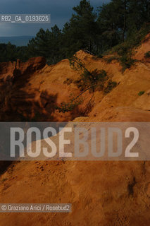 ( FRANCIA  )  PROVENCE-ALPES-COTE DAZUR ROUSSILLON  : CAVA DI OCRA © 1999 Graziano Arici/Rosebud2 / GEO ROSSO