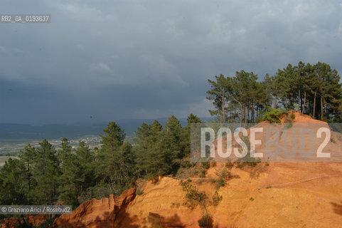 ( FRANCIA  )  PROVENCE-ALPES-COTE DAZUR ROUSSILLON  : CAVA DI OCRA © 1999 Graziano Arici/Rosebud2 / GEO ROSSO