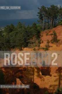 ( FRANCIA  )  PROVENCE-ALPES-COTE DAZUR ROUSSILLON  : CAVA DI OCRA © 1999 Graziano Arici/Rosebud2 / GEO ROSSO