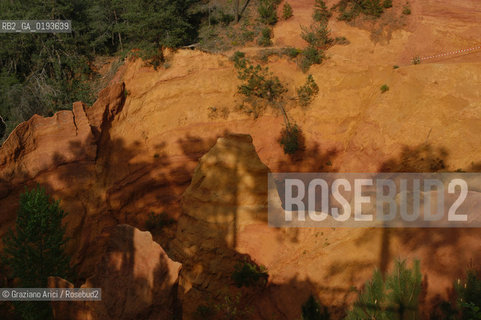 ( FRANCIA  )  PROVENCE-ALPES-COTE DAZUR ROUSSILLON  : CAVA DI OCRA © 1999 Graziano Arici/Rosebud2 / GEO ROSSO