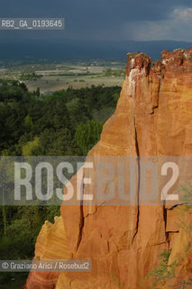 ( FRANCIA  )  PROVENCE-ALPES-COTE DAZUR ROUSSILLON  : CAVA DI OCRA © 1999 Graziano Arici/Rosebud2 / GEO ROSSO