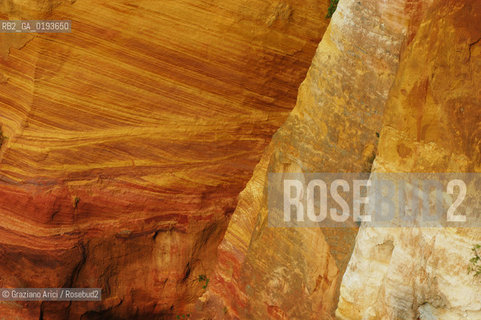 ( FRANCIA  )  PROVENCE-ALPES-COTE DAZUR ROUSSILLON  : CAVA DI OCRA © 1999 Graziano Arici/Rosebud2 / GEO ROSSO