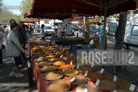 ( FRANCIA  )  PROVENCE-ALPES-COTE DAZUR ARLES : MERCATO DEL SABATO © 2003 Graziano Arici/Rosebud2 / GEO GASTRONOMIA SPEZIE