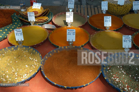 ( FRANCIA  )  PROVENCE-ALPES-COTE DAZUR ARLES : MERCATO DEL SABATO © 2003 Graziano Arici/Rosebud2 / GEO GASTRONOMIA SPEZIE