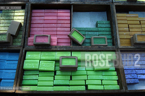 ( FRANCIA  )  PROVENCE-ALPES-COTE DAZUR ARLES : MERCATO DEL SABATO © 2003 Graziano Arici/Rosebud2 / GEO SAPONE